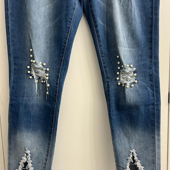 Ripped/distressed jeans with pearls - Picture 8 of 10